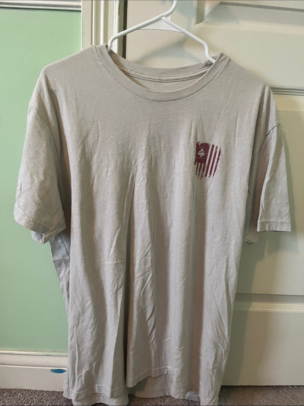 Men's Short Sleeve Crew Tee in Light Gray with Maroon Flag Accent